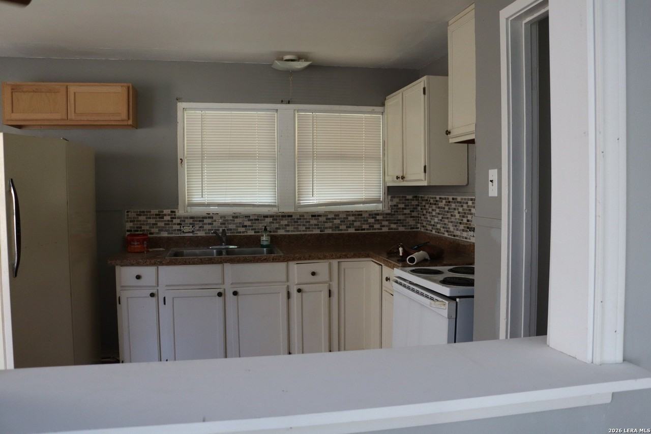 203 Brooks Ave - Photo 7 of 18