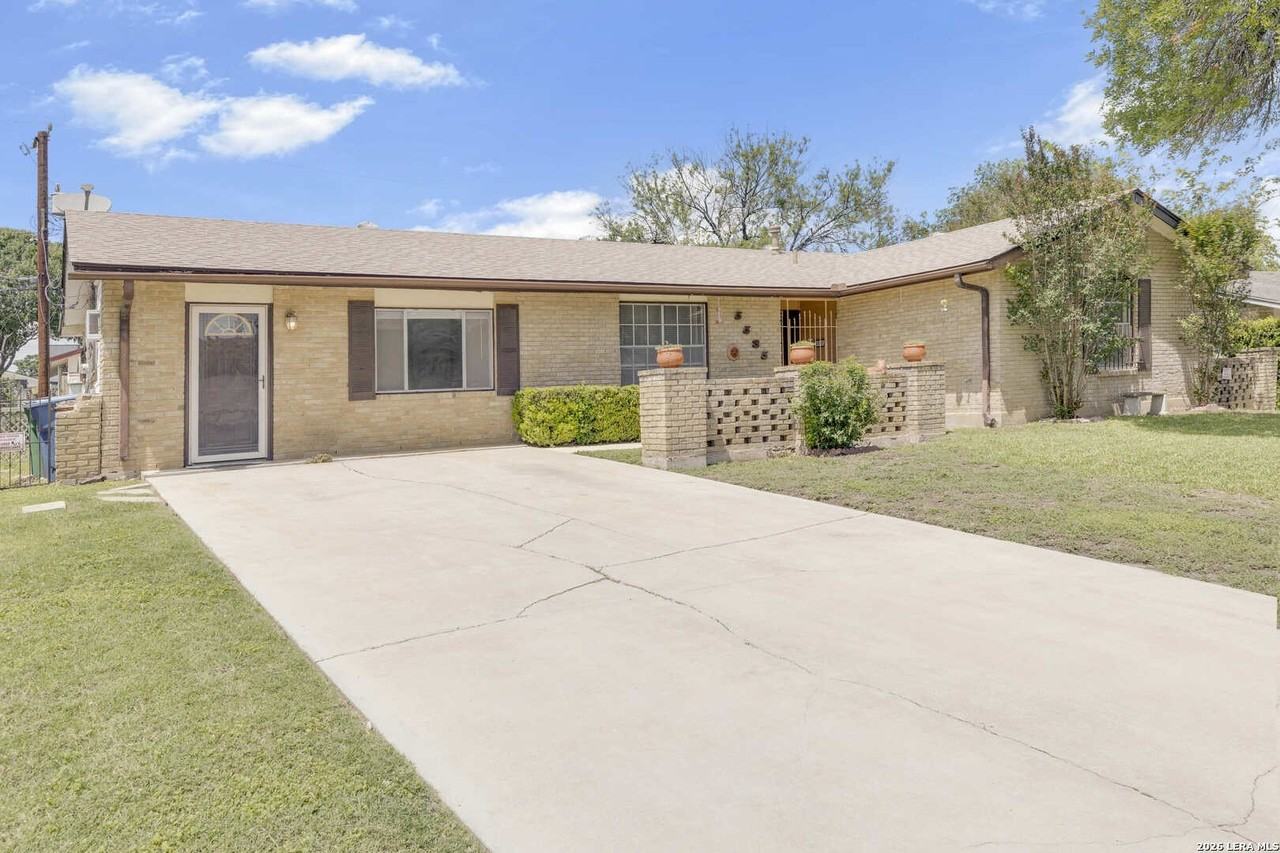 5535 Cool Valley St - Photo 3 of 32