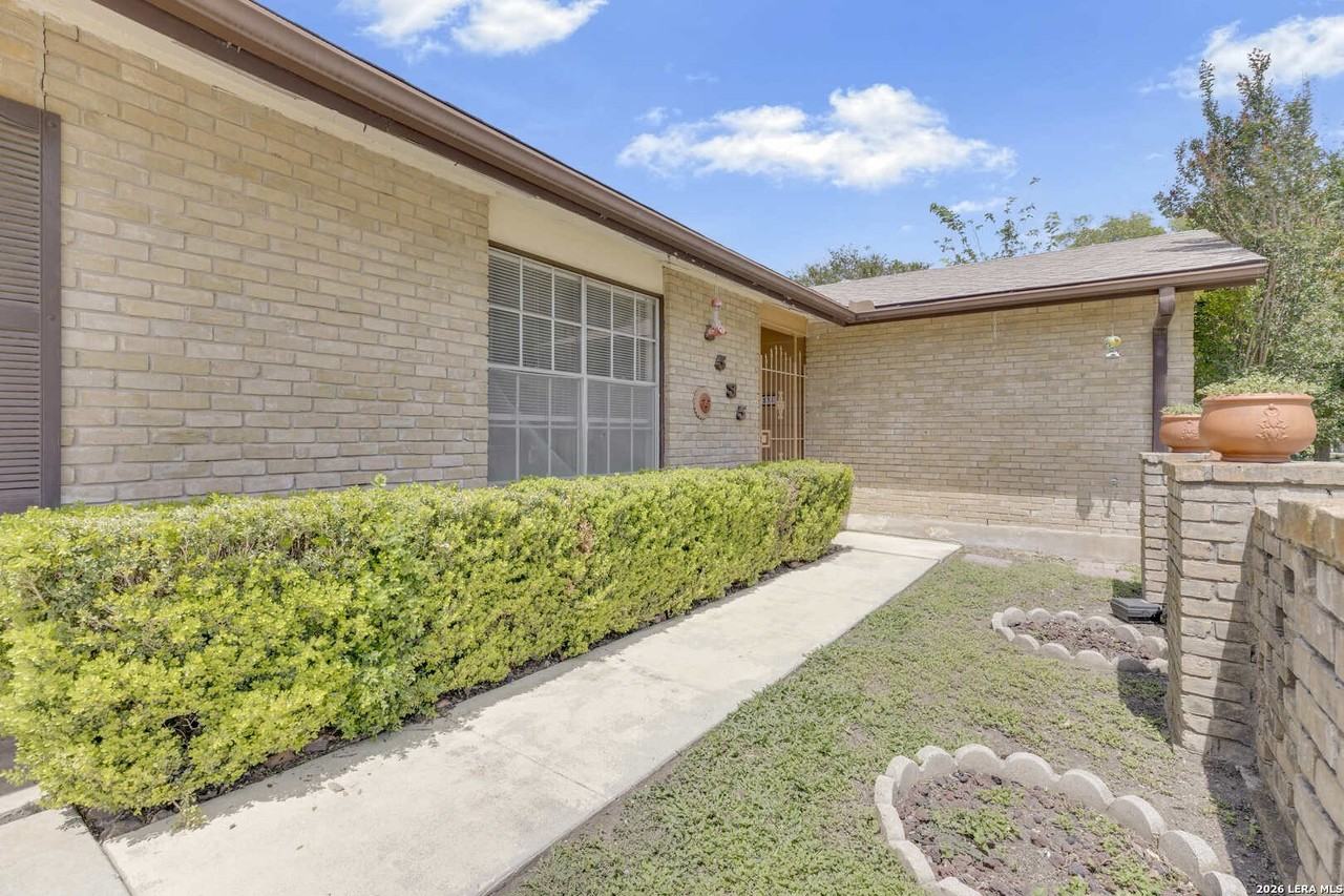 5535 Cool Valley St - Photo 4 of 32