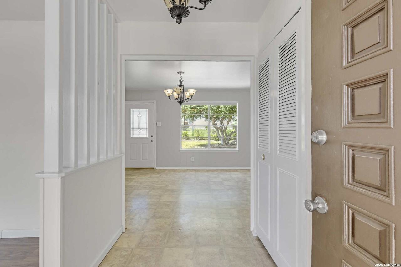 5535 Cool Valley St - Photo 5 of 32