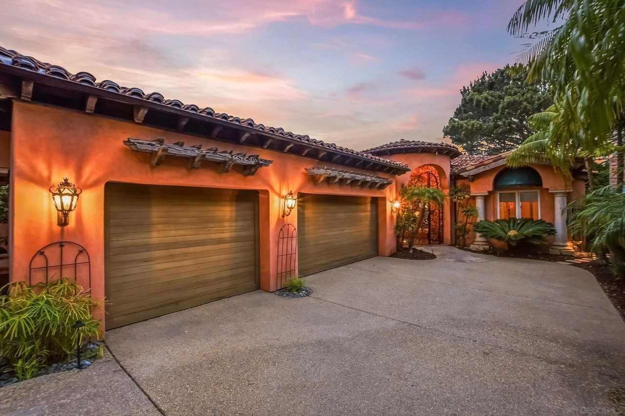 741 Rosecrans St - Photo 5 of 50