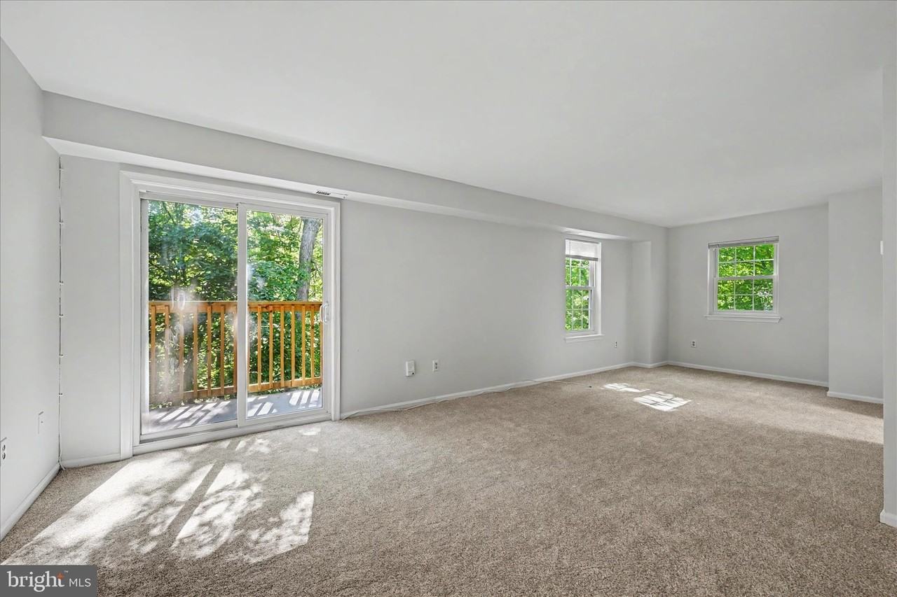 678 Newbridge Ct #4 - Photo 3 of 24