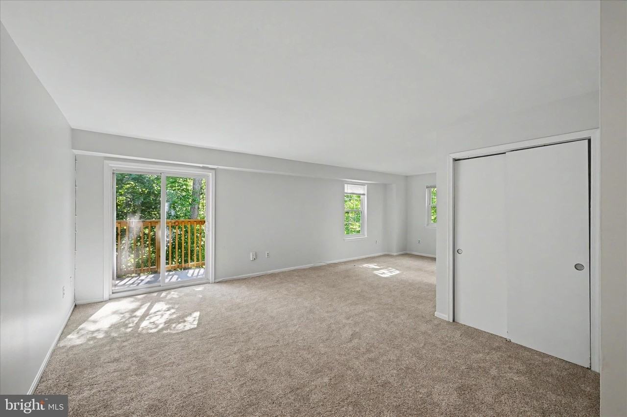 678 Newbridge Ct #4 - Photo 4 of 24