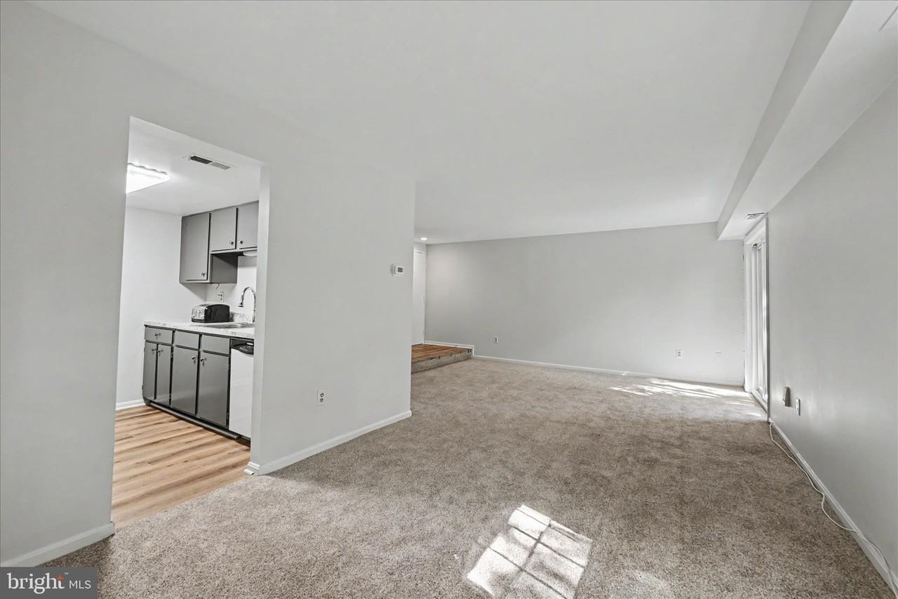 678 Newbridge Ct #4 - Photo 7 of 24