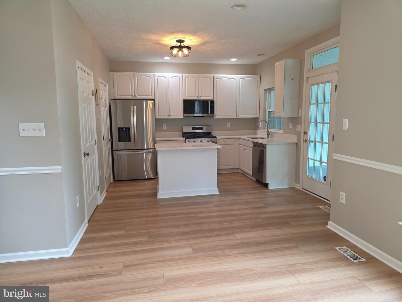 218 Eisenhower Ct - Photo 5 of 22