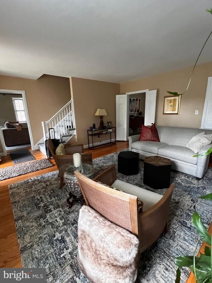 4027 Deepwood Rd - Photo 3 of 18