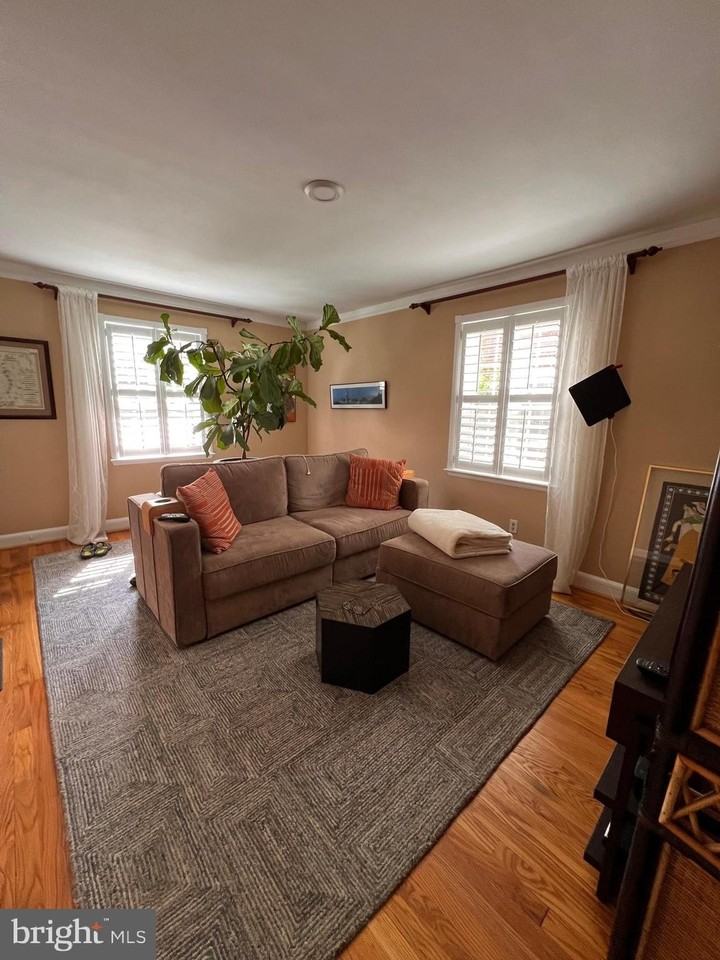 4027 Deepwood Rd - Photo 5 of 18