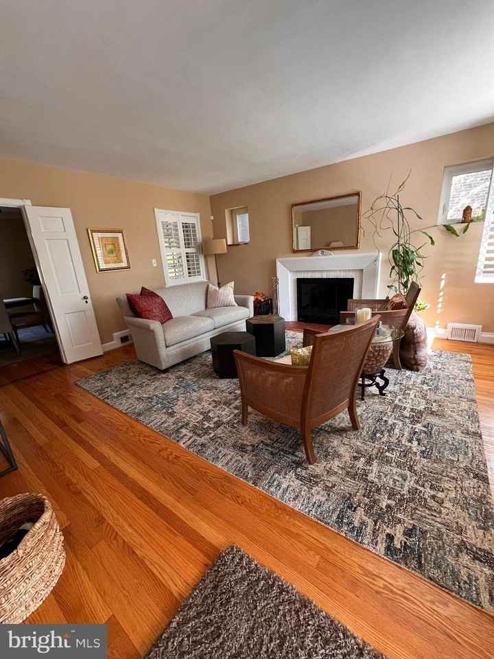 4027 Deepwood Rd - Photo 6 of 18