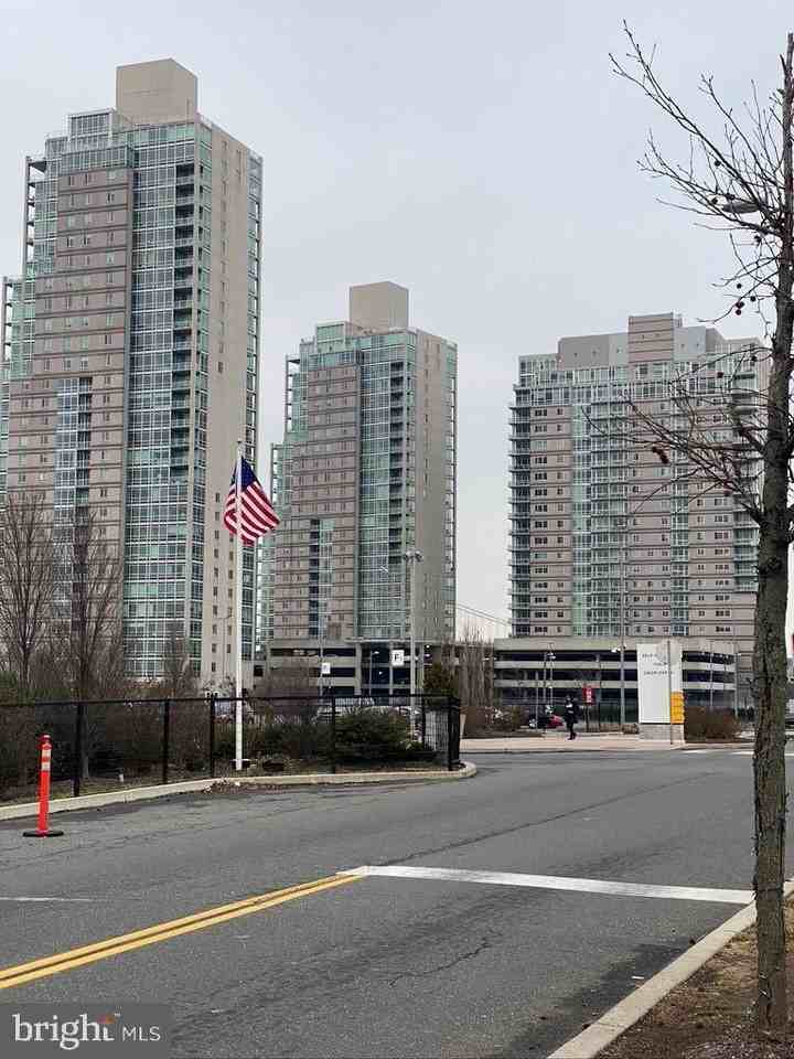901 N Penn St #F207