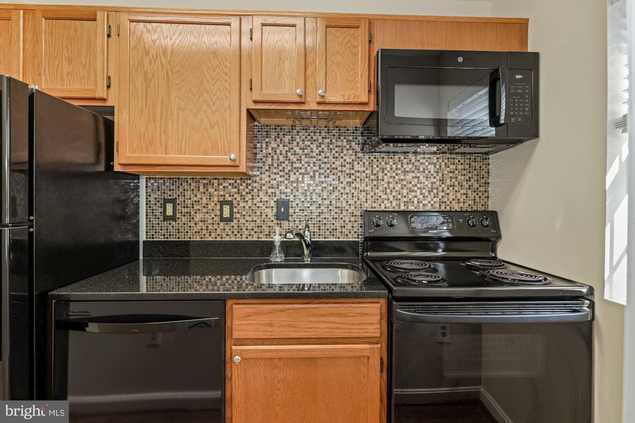 1817 N Queens Ln #2-161 - Photo 7 of 26