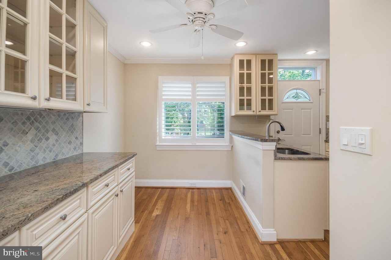 320 Wesmond Dr - Photo 7 of 25