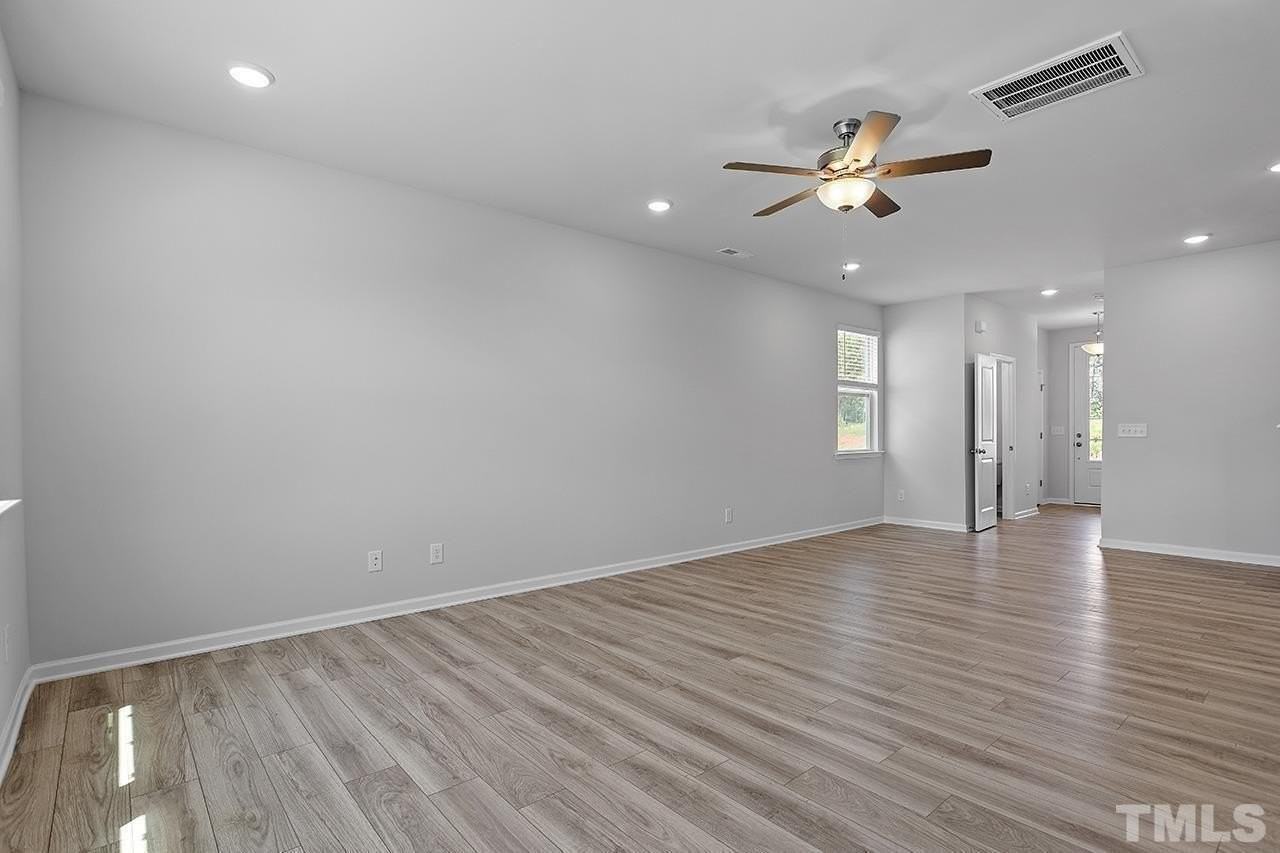 111 Umbrella Way - Photo 7 of 30