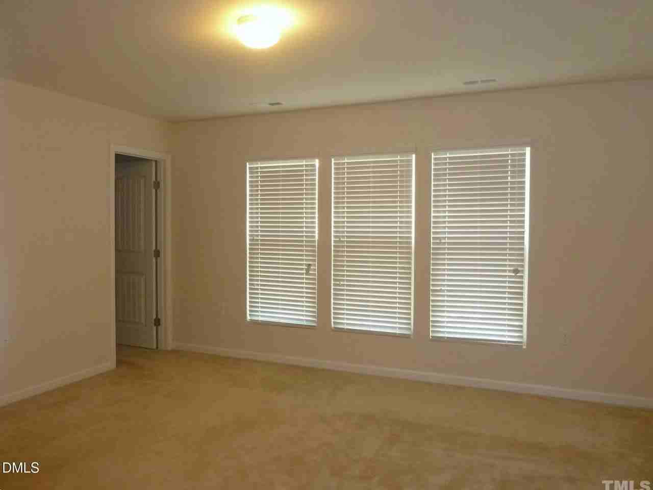 521 Denhoff Dr - Photo 5 of 9