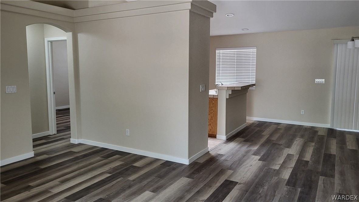 2105 E Crystal Dr - Photo 2 of 16