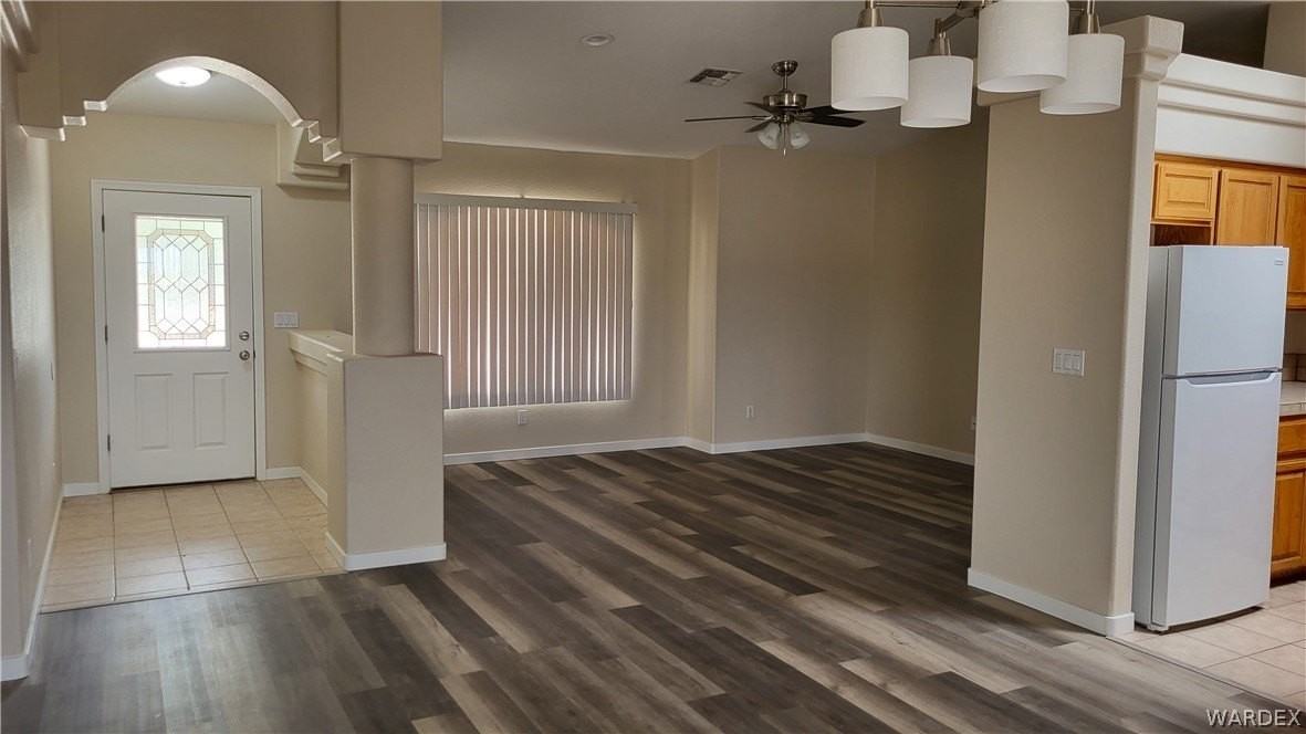 2105 E Crystal Dr - Photo 3 of 16