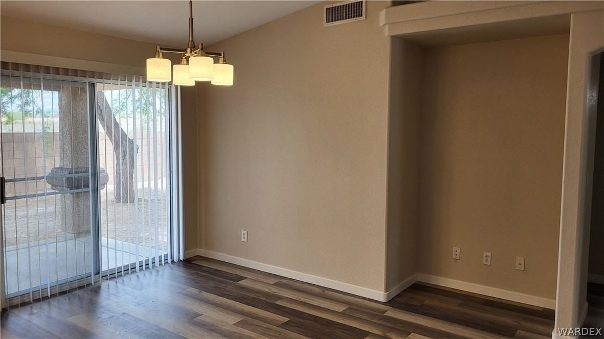 2105 E Crystal Dr - Photo 4 of 16