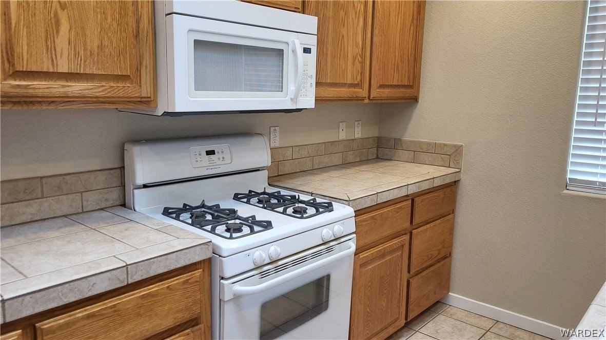 2105 E Crystal Dr - Photo 5 of 16