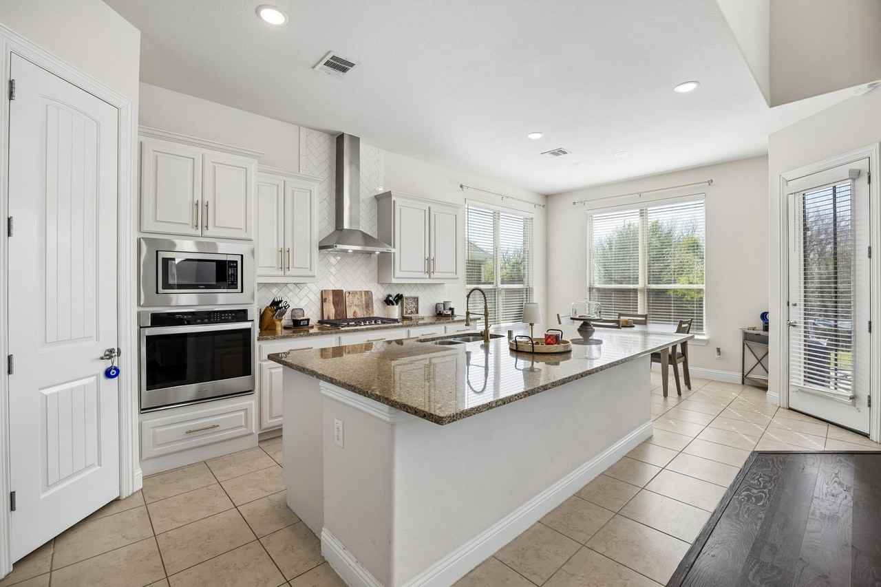 604 Shoreline Ridge Dr - Photo 6 of 39