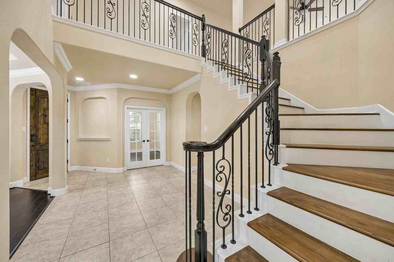 27903 Hunters Rock Ln - Photo 2 of 31