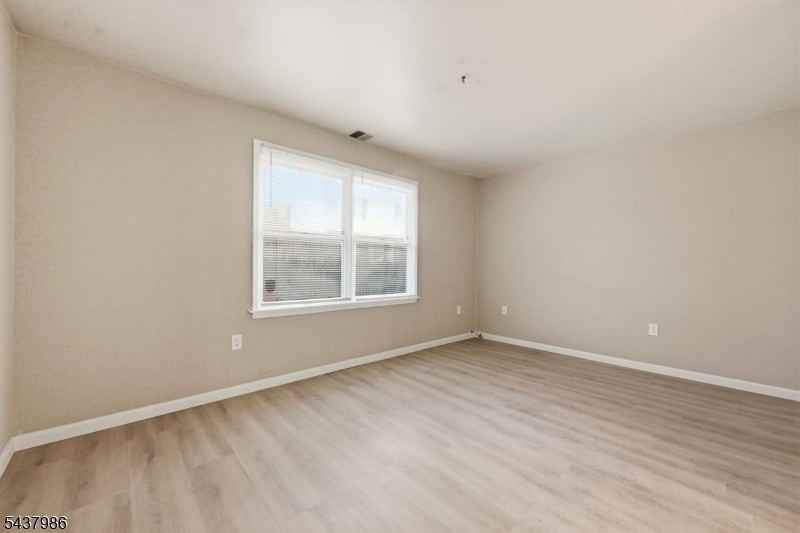 235 Dakota St - Photo 6 of 11