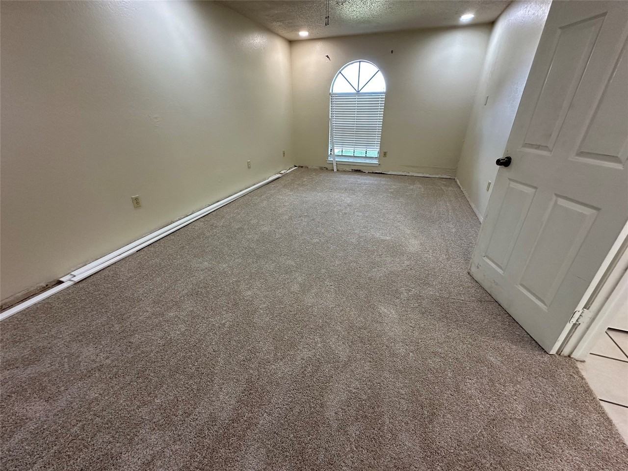 2523 Stevenson Rd - Photo 6 of 25