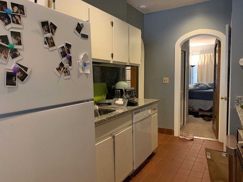 590 Columbus Ave - Photo 5 of 10