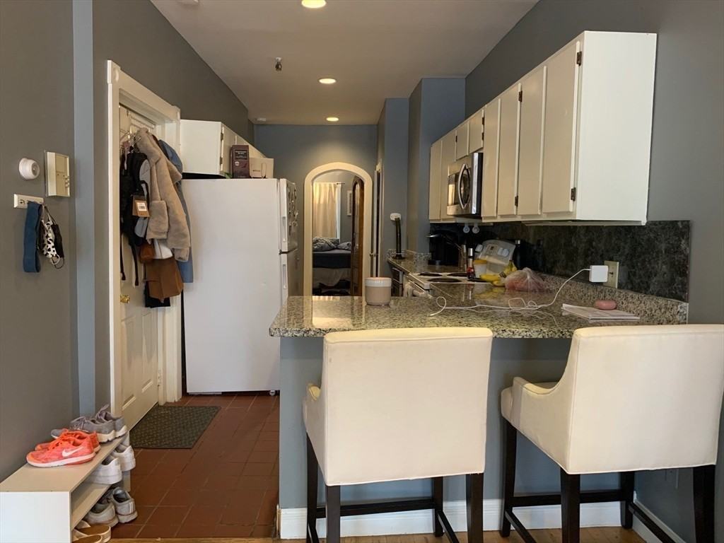 590 Columbus Ave - Photo 6 of 10