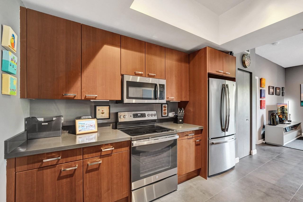2301 Wilton Dr - Photo 3 of 50