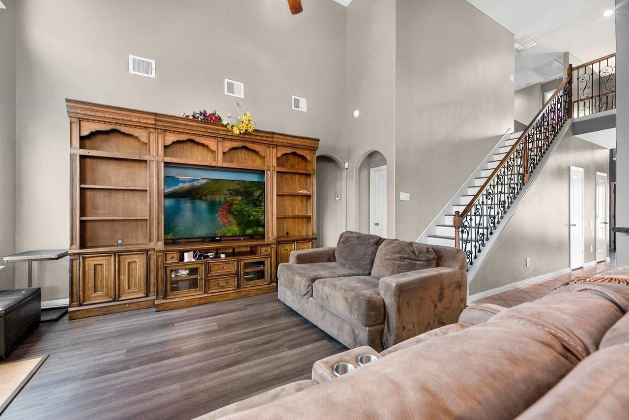 1302 S Maple Dr - Photo 6 of 19