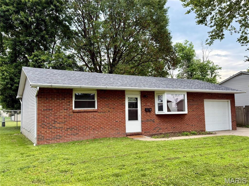 123 Irwin St - Photo 3 of 32