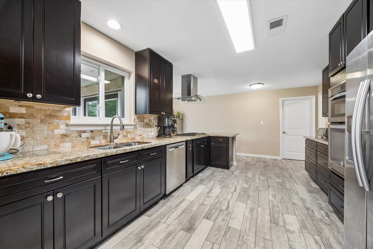 3711 Manor Ln - Photo 4 of 20