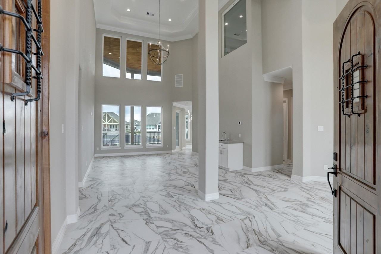 502 Amalfi Dr - Photo 3 of 36