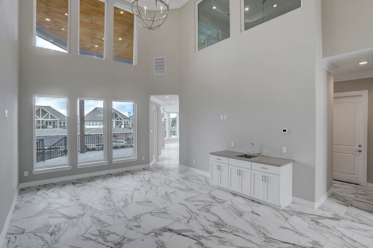 502 Amalfi Dr - Photo 6 of 36