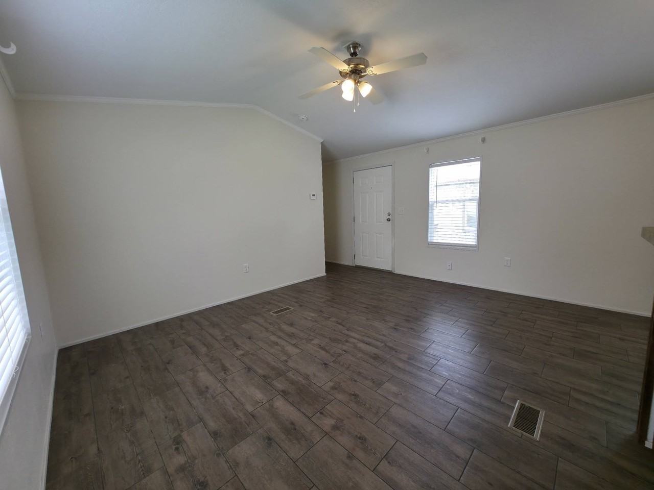 1308 W Plum St #140 - Photo 7 of 30