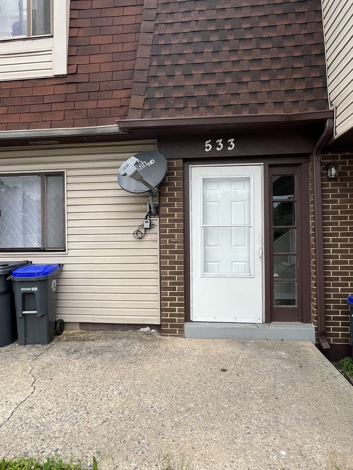 533 Saint Marys Dr #1 - Photo 2 of 34