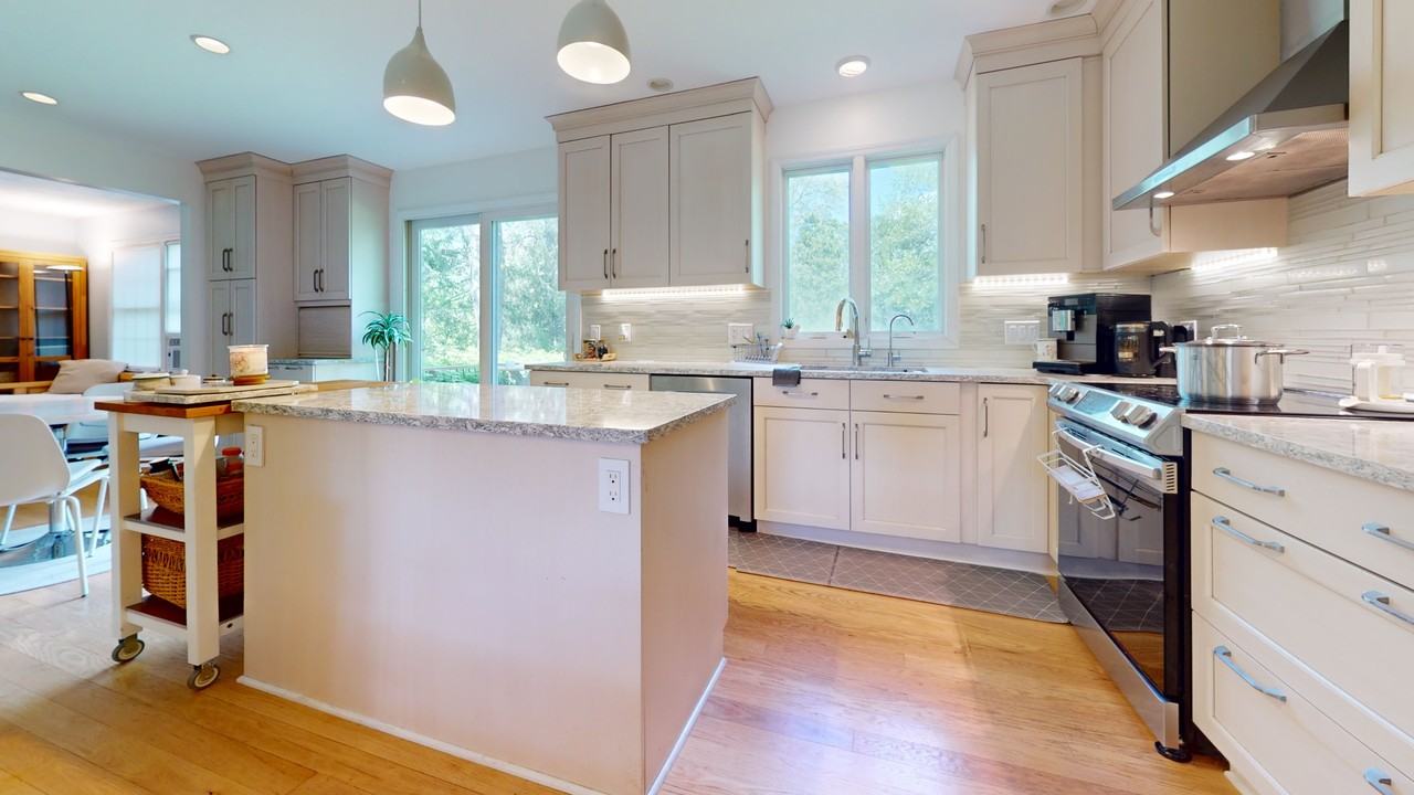 118 Simsbury Dr #1 - Photo 3 of 11