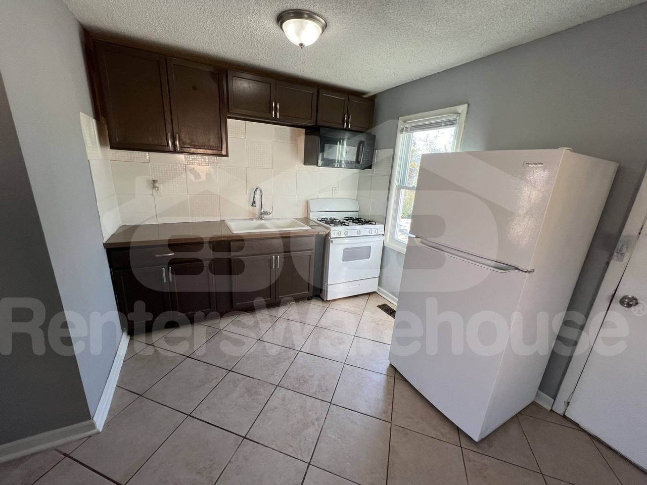 3736 Cypress Ave - Photo 3 of 12