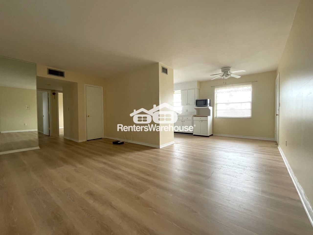 1130 Rue Des Chateaux - Photo 3 of 17