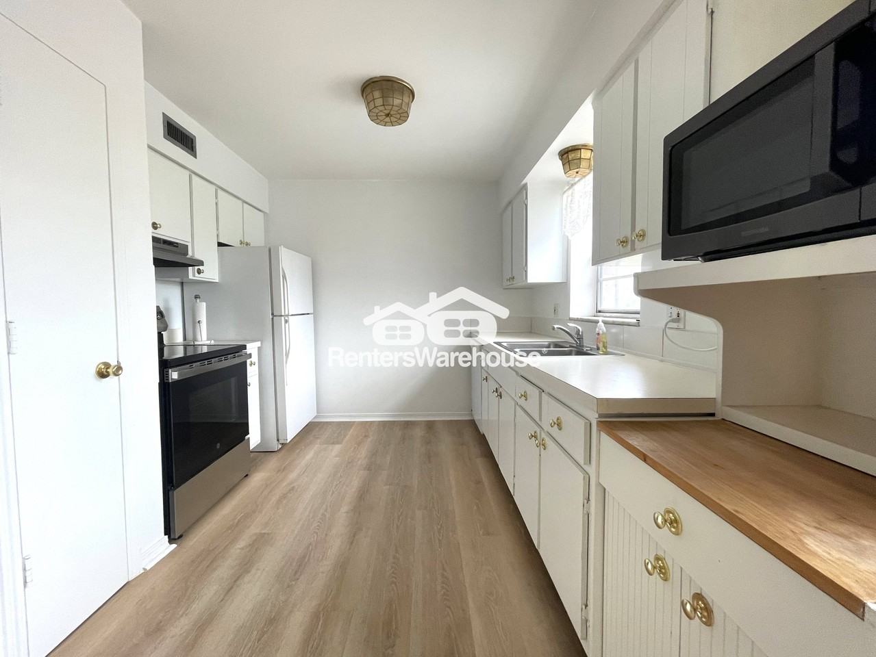 1130 Rue Des Chateaux - Photo 6 of 17
