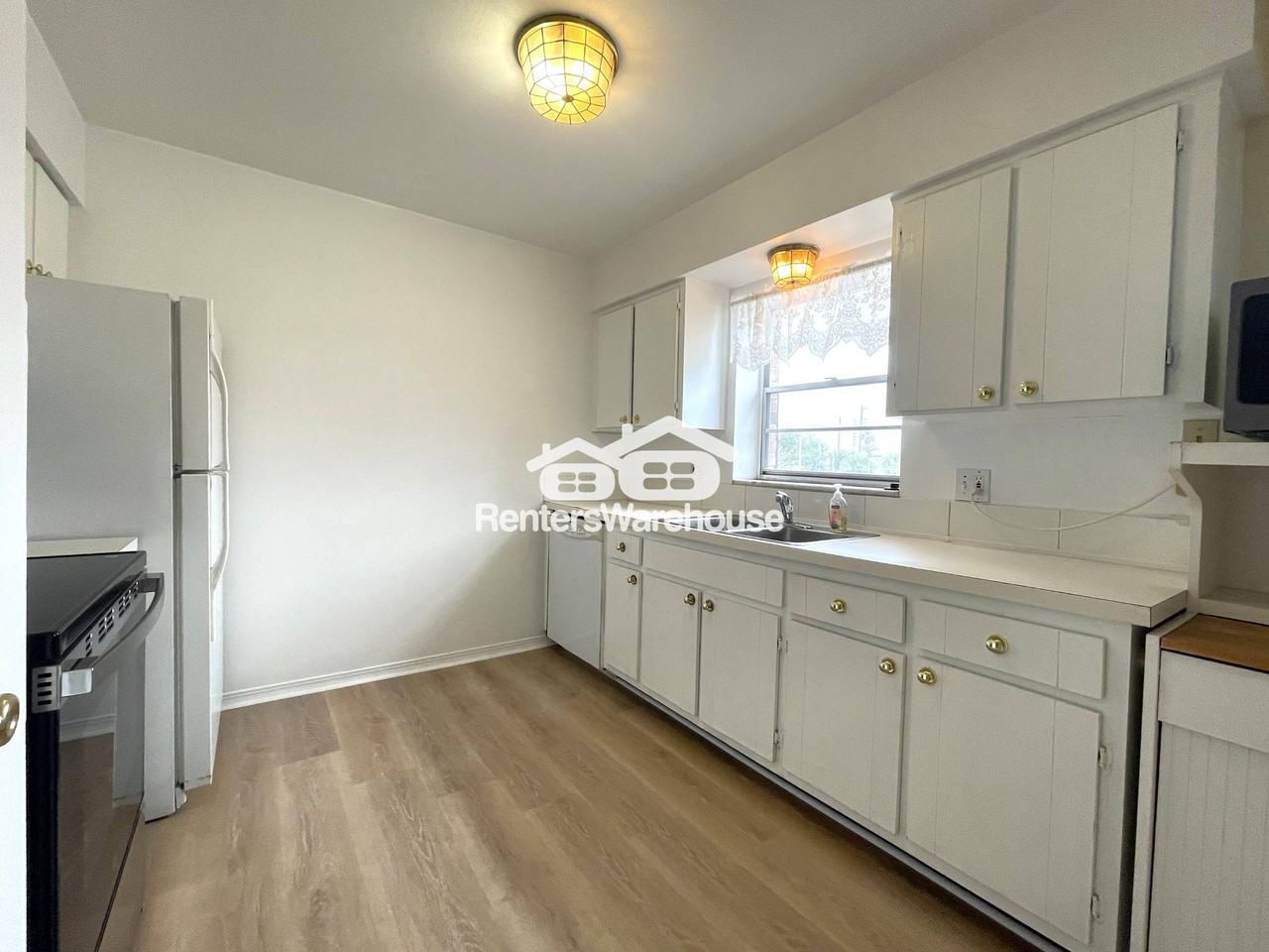 1130 Rue Des Chateaux - Photo 7 of 17