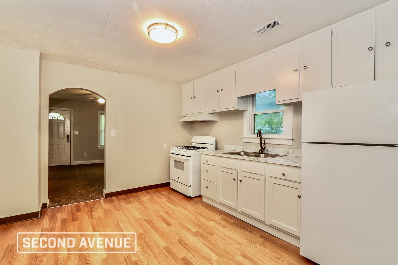 3746 Kahlert Ave - Photo 4 of 22
