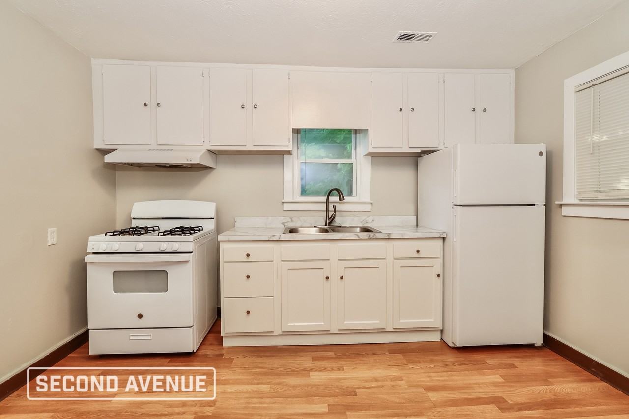 3746 Kahlert Ave - Photo 5 of 22