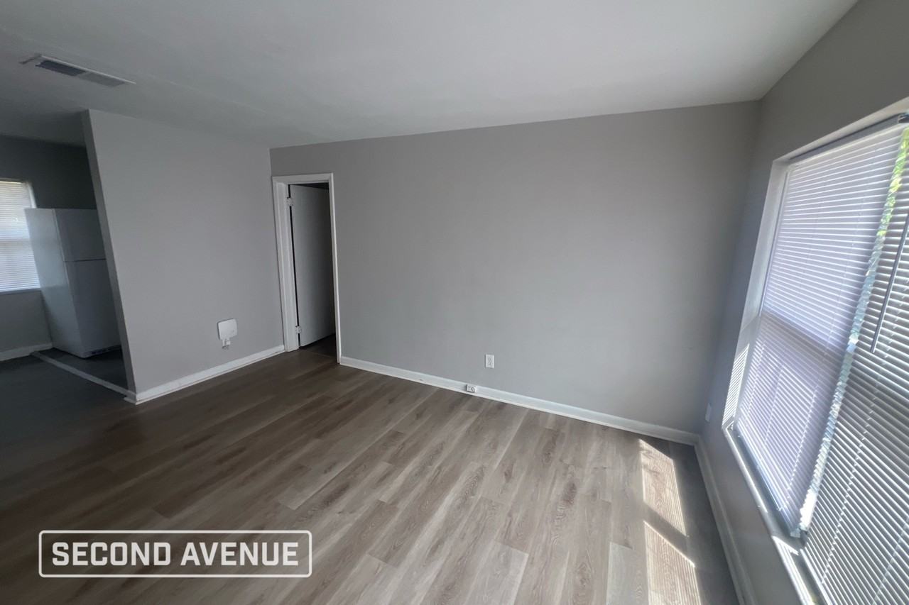 3015 Lansdell Dr - Photo 4 of 17