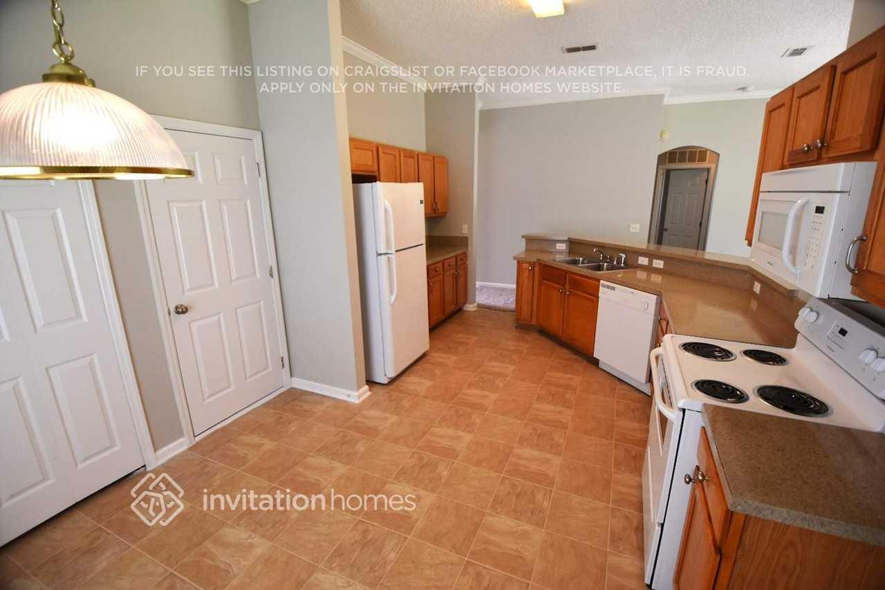 9294 Thunderbolt Dr - Photo 3 of 8