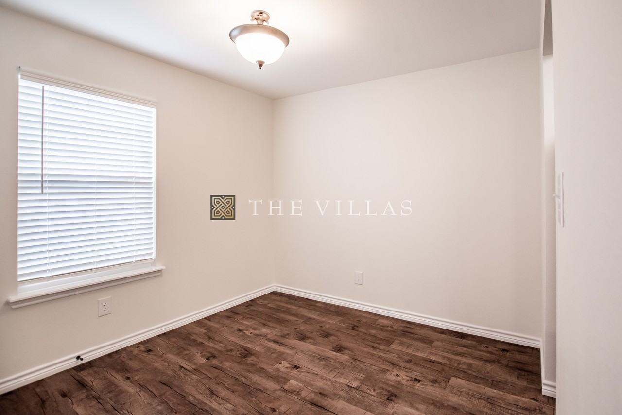 304 Costa Del Oro St - Photo 2 of 16
