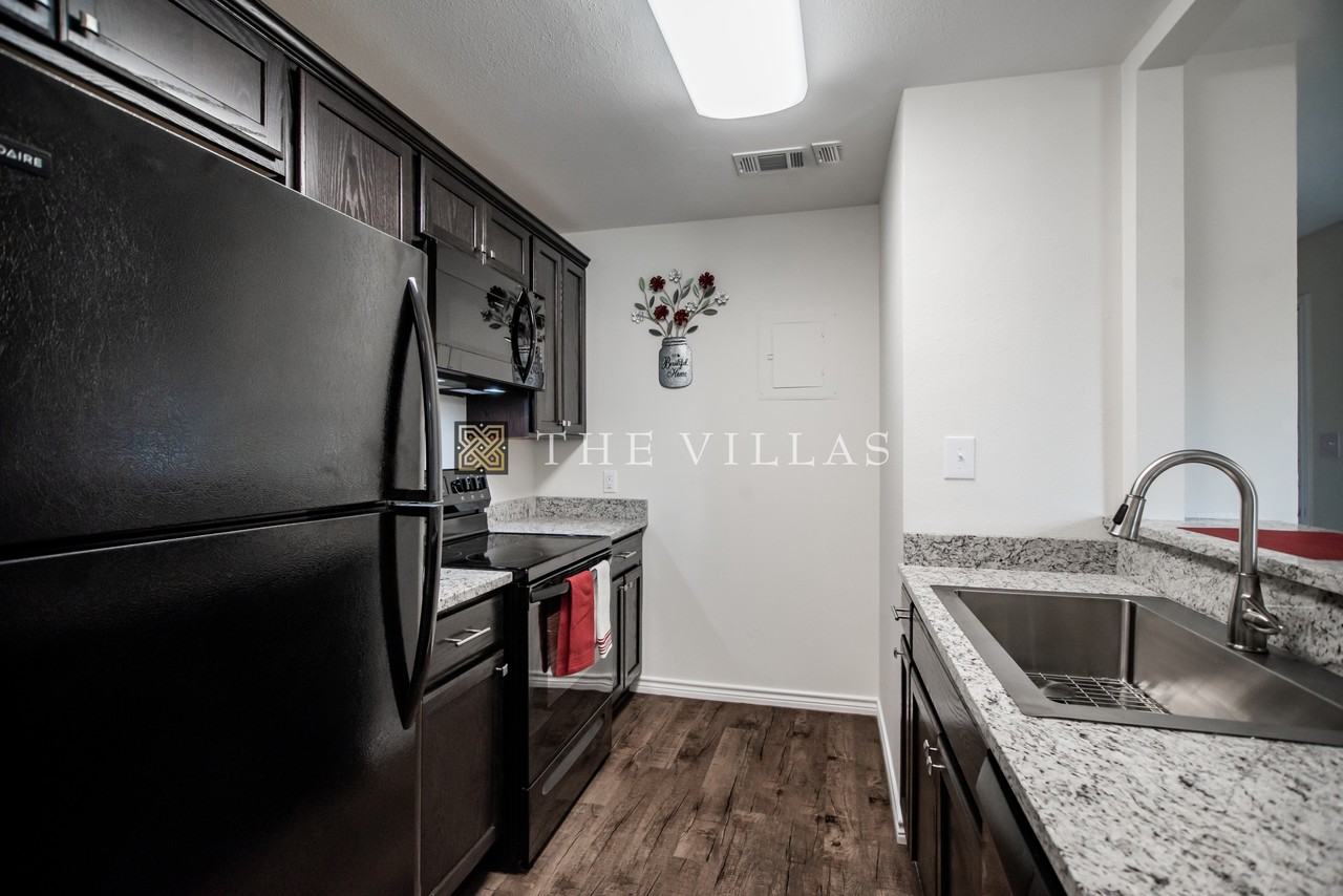 304 Costa Del Oro St - Photo 4 of 16