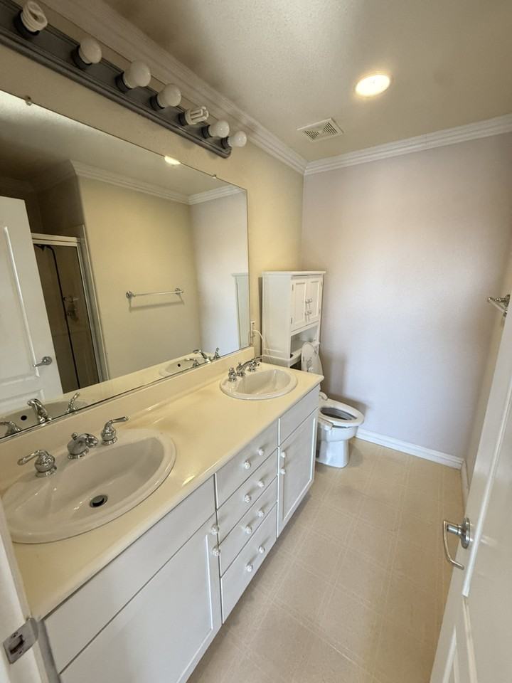 656 Grand Terrace - Photo 3 of 18