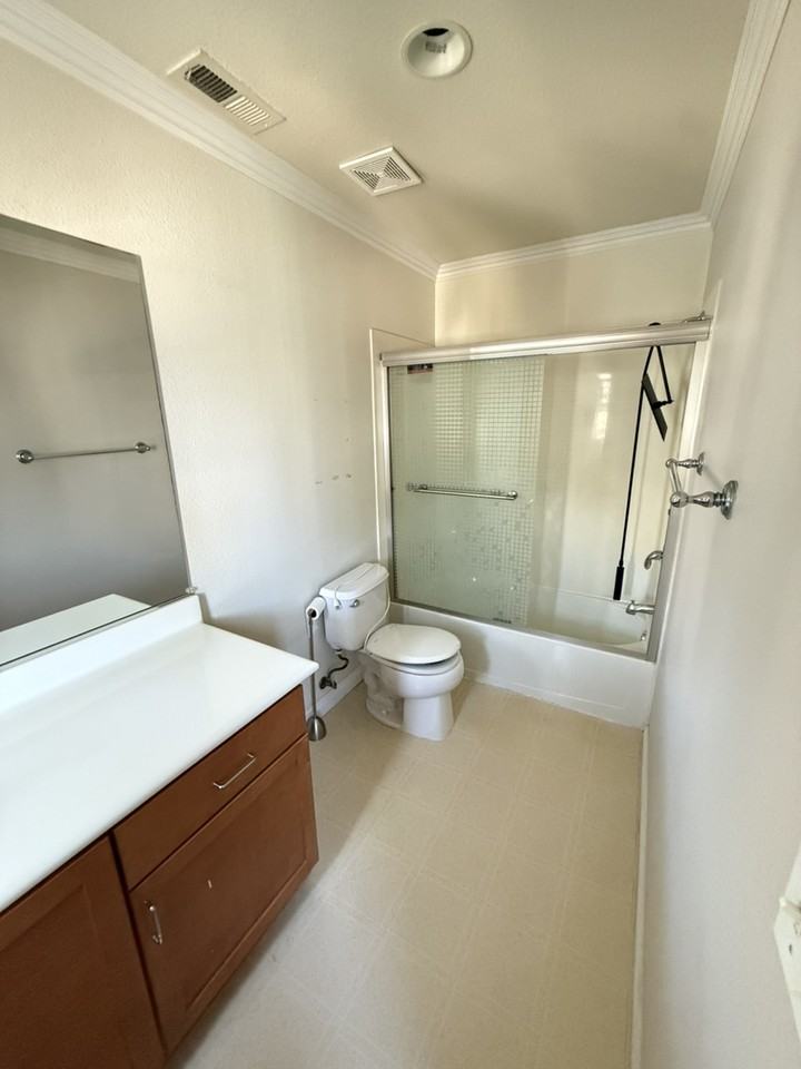 656 Grand Terrace - Photo 6 of 18