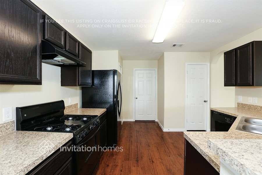 18747 Dennington Dr - Photo 6 of 16