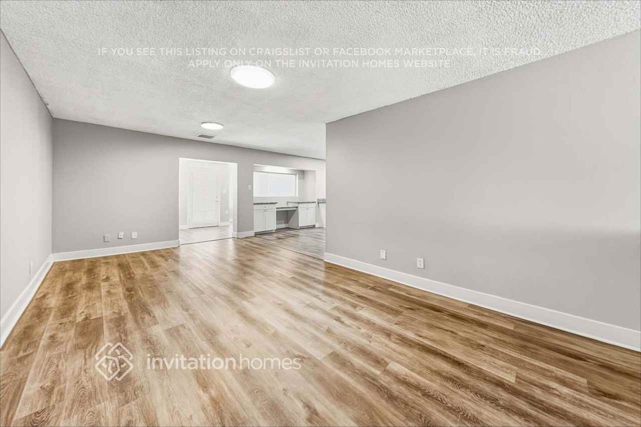 11219 N 41st Ave - Photo 7 of 18